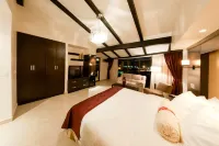 The Beach House Hotels in der Nähe von PTY Life