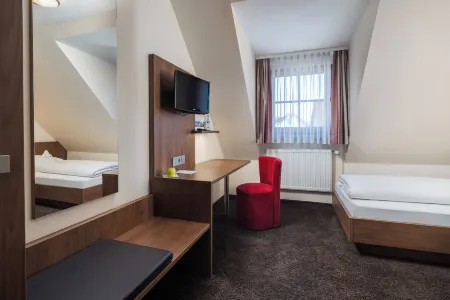 Hotel Schwanen Отели в г. Кирххайм-унтер-Текк