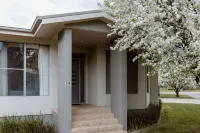 Tindarra Resort Hotels near St Anne's Winery