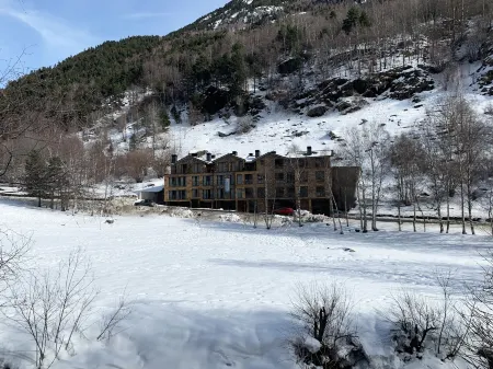 Apartamentos Llorts Ordino 3000 Отели рядом с достопримечательностью «Museu d'Areny i Plandolit & Museo Postal de Andorra»