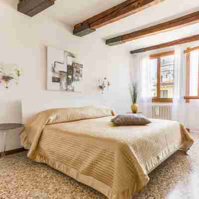 Dorsoduro Charme Apartments Rooms