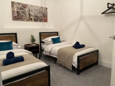 Stylish 3Beds Nystyle Apt - Parking Self Check-IN
