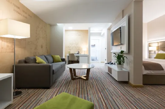 Hotel TESLA - Smart Stay Garni Отели рядом с достопримечательностью «Храм Святого Саввы»