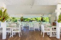 Tropicana Lagoon Apartments - breakfast