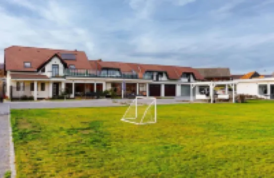 10 Bed Villa Sleeps 27 -Pool & Hot Tub -Wood Fire Hotels in 