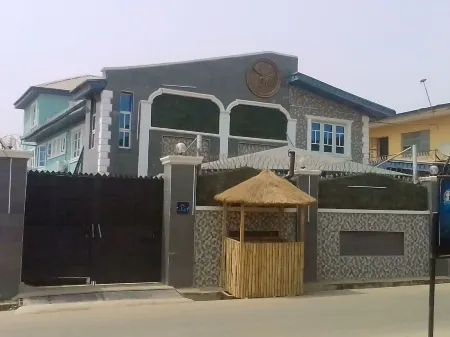 House Eleven Hotels and Apartments