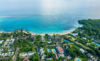 Silver Palms Charming 1Br Private Beach and Pool