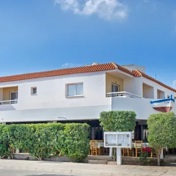 Captain Karas Holidays Apartments Các khách sạn gần Bãi biển Trinity