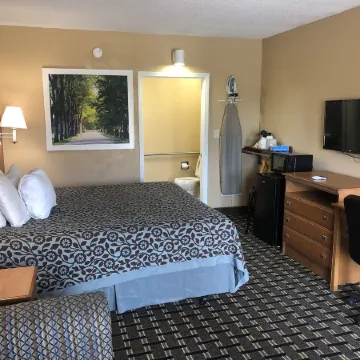 Days Inn by Wyndham Columbus
