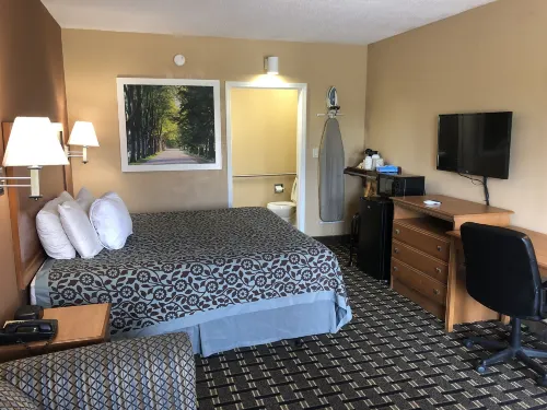 Days Inn by Wyndham Columbus Hotels in Columbus