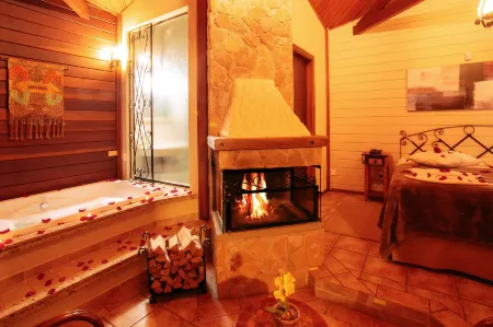 Pousada Varanda Das Colinas Отели рядом с достопримечательностью «Escola Mineira de Falcoaria»