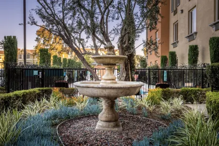 Ayres Hotel Seal Beach – Cypress Отели в г. Сил Бич