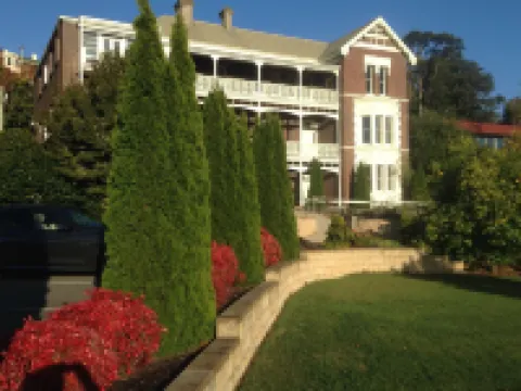 Auldington Hotel