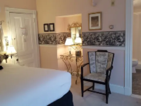 Cleveland House Inn Hotels in Newport