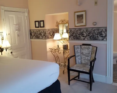 Cleveland House Inn Hotels in Newport