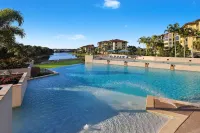 Pelican Waters Resort - Pools