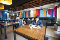 Holiday Suites Business District (Empire Suites Hotel) - Business
