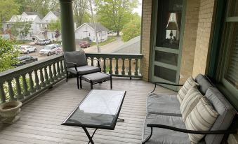 Inn at 835 Boutique Hotel