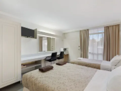 Alexander Motor Inn & Apartments Hotels in Essendon