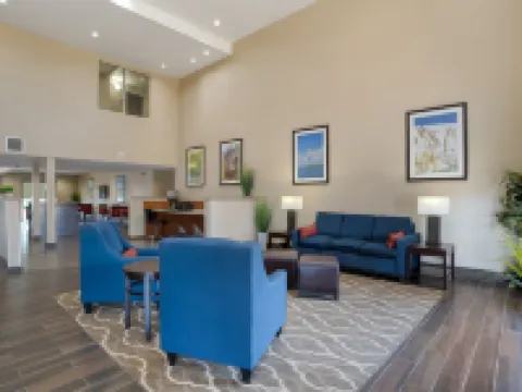 コンフォート スイーツ フォリー フォーリーのホテル