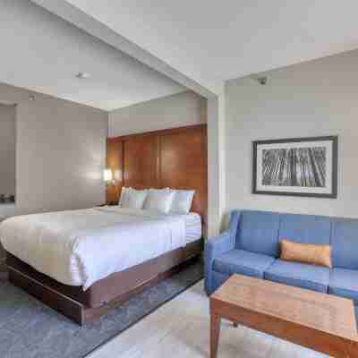 Comfort Suites Appleton Airport Rooms