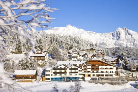 Mountains Hotel Отели в г. Гемайнде Инцинг