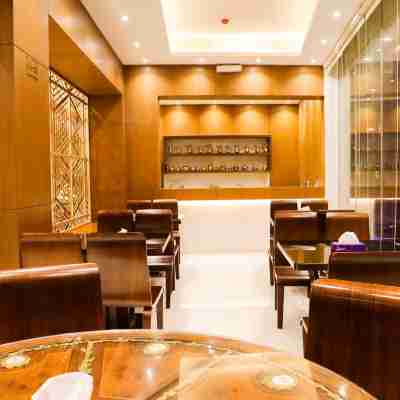 Quiet Rooms Apartment Dining/Meeting Rooms