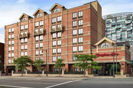 Hampton Inn Boston/Cambridge Отели рядом с достопримечательностью «Kendall Square»
