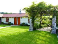 Handywater Cottages Hotels in Henley-on-Thames