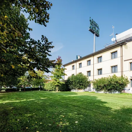 Hotel Lucrezia Borgia Отели в г. Феррара