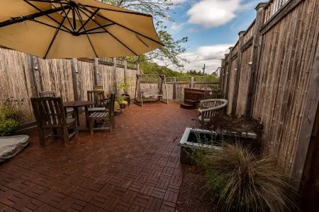 Interlaken Inn Отели рядом с достопримечательностью «The Hotchkiss School»