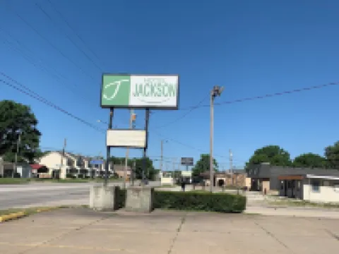 Hotel Jackson Hotels in Macomb
