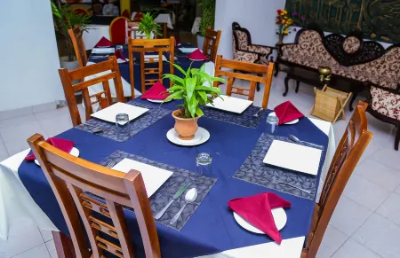 Thilaka City Hotel Отели в г. Анурадхапура