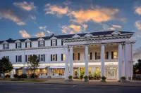 Historic Boone Tavern Hotel a 