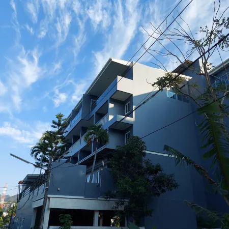Am Surin Place Phuket Отели рядом с достопримечательностью «Пляж Лэм Сингх»