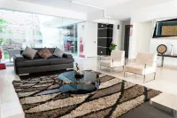 Apart Hotel Petit Palace Suites