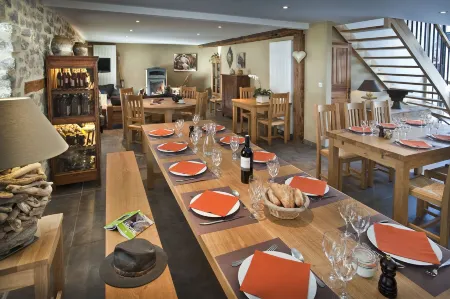 Hôtel les Granges de Bigose Отели в г. Римез