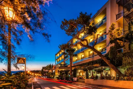 Hotel Miramare - Adults Only Отели в г. Grignano