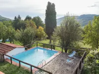 Rustic Chalet with Pool - Park Yeri