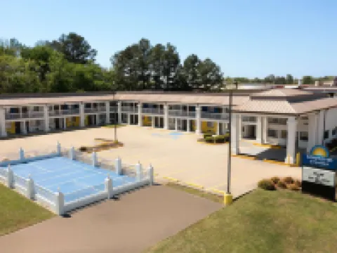 Days Inn & Suites by Wyndham Byram Hotels in Byram