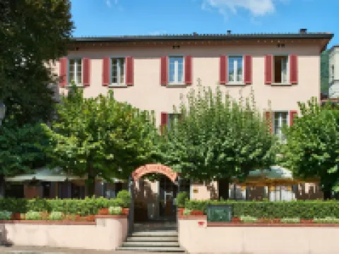 ホテル チェントラーレ チェルノッビオのホテル