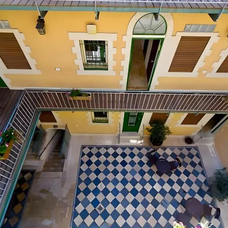 The Market Courtyard - Suites Hotel
