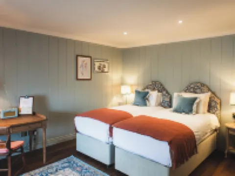 Bel and the Dragon-Odiham โรงแรมในHook