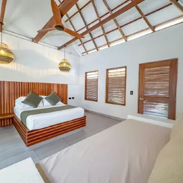 Huku Beach Hostel Palomino