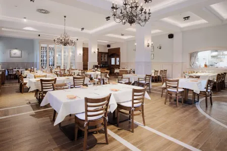 Dworzysko Отели в г. Валбжих