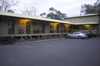 Lake Forbes Motel - Bãi đậu xe