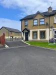 Portrush - 3 Bed - 2 Bath - Parking - Pet Friendly Hotel a 