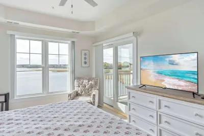 Laguna Bay Breeze Sleeps 6! Hotels in 