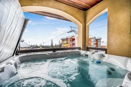 Southpoint 25 Two Bdrm Ski In Out w Hot Tub