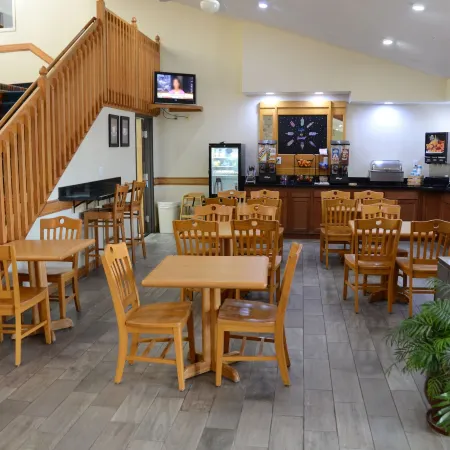 AmericInn by Wyndham West Burlington